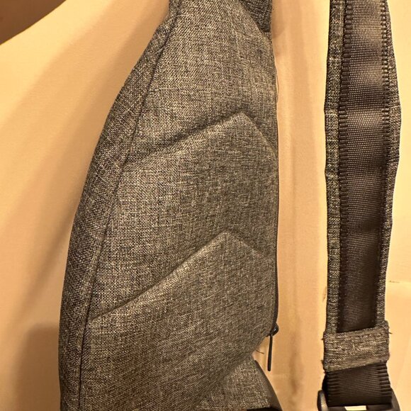 Vera Bradley sling bag - Picture 3 of 5